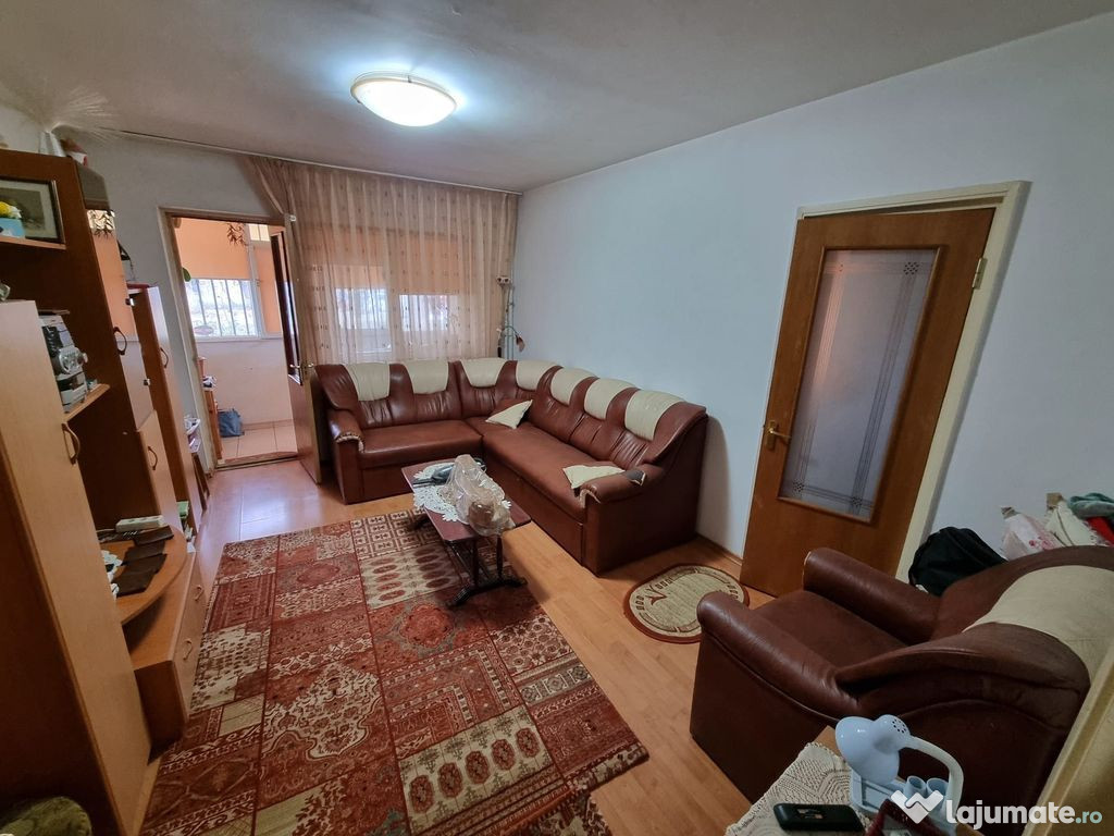 Bratianu scoala 8-apartament 2 camere parter cu balcon