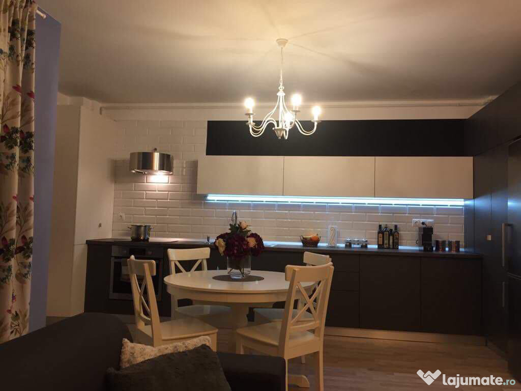 Vând Apartament modern cu 3 camere,complet mobilat,utilat