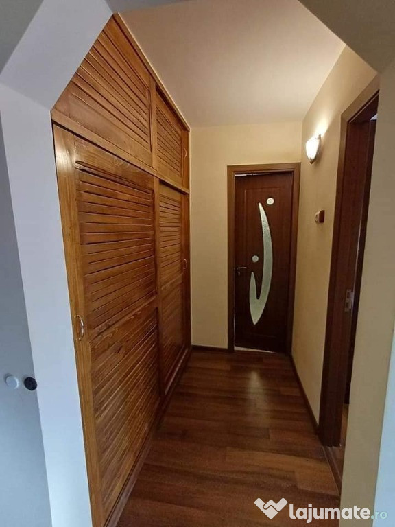 De vanzare apartament cu 3 camere