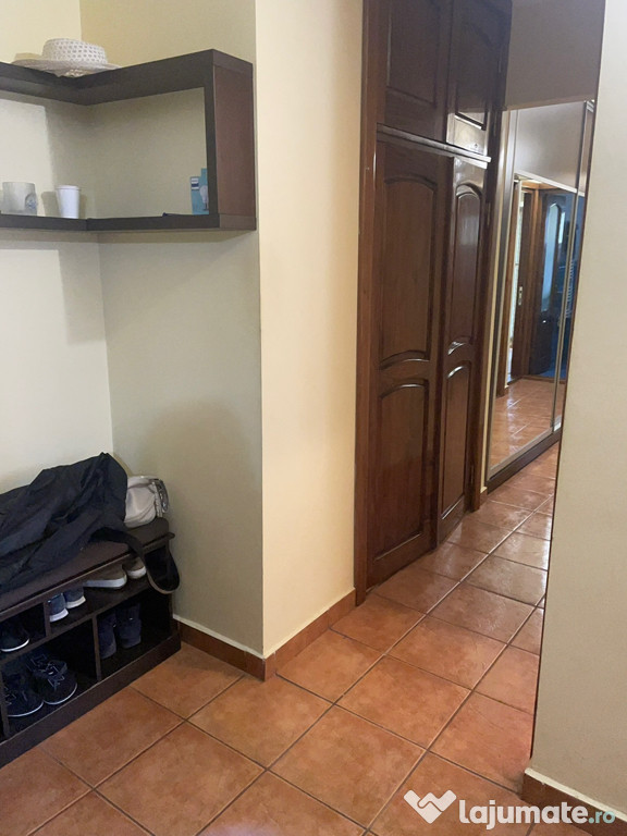 Apartament trei camere