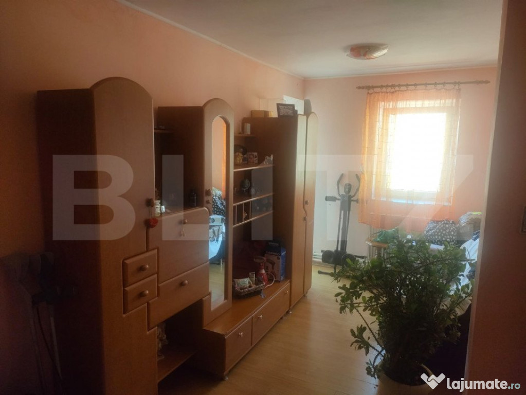 Apartament 3 camere,etaj 4, Siret