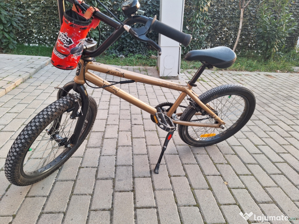 Vând bicicleta BMX