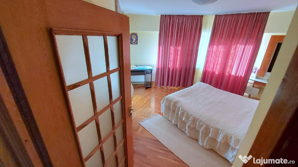 Apartament 3 camere INDEPENDENTEI