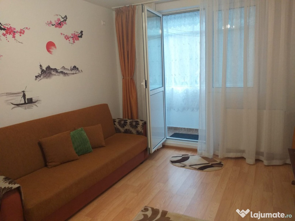 Închiriez apartament