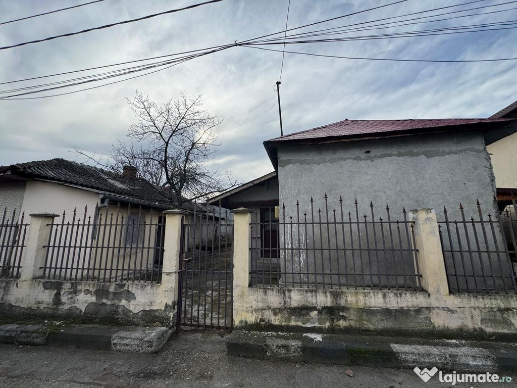 De Vânzare - Casă, Strada Siretului