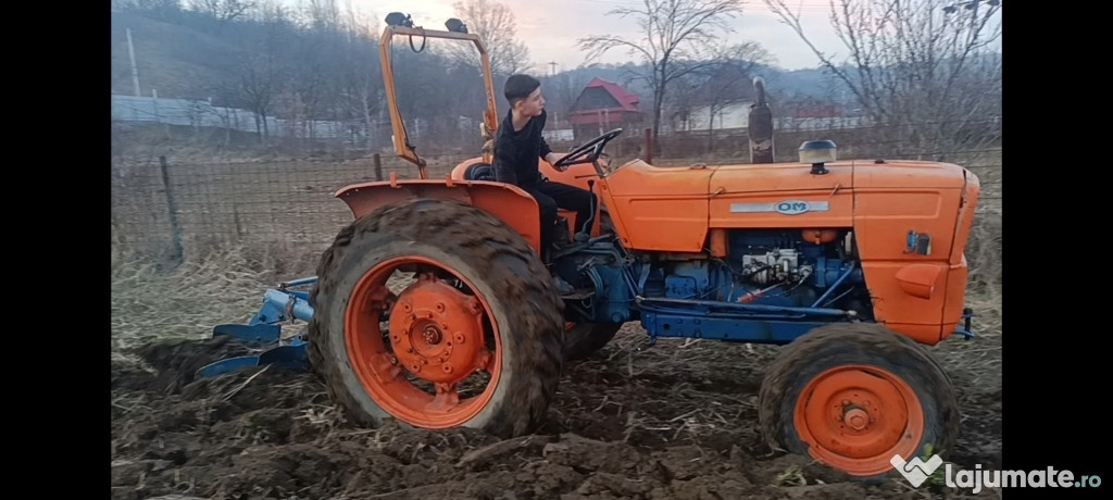 Vand tractor fiat 70 de cai