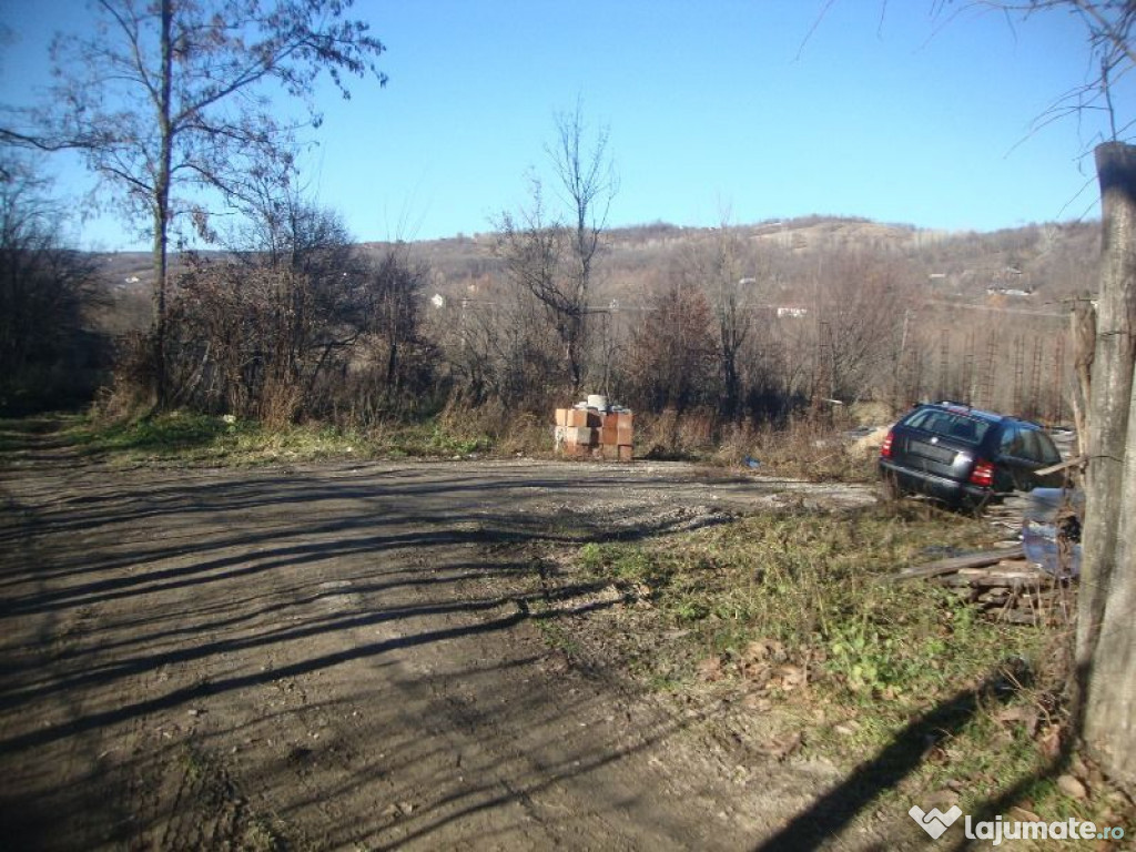 Teren intravilan Sat Poienile, Predeal Sarari Jud. Prahov...