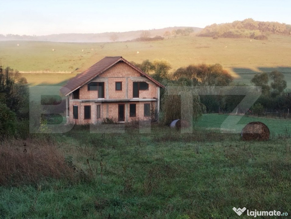 Casa la rosu 2 nivele, 180mp, teren 1970 mp, zona Leoni