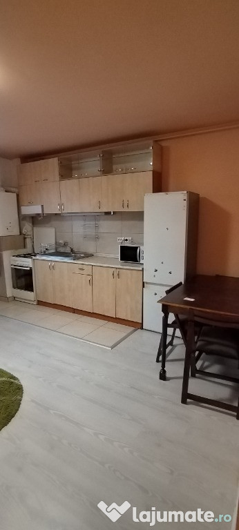 Vand apartament doua camere zona petrom Baciu