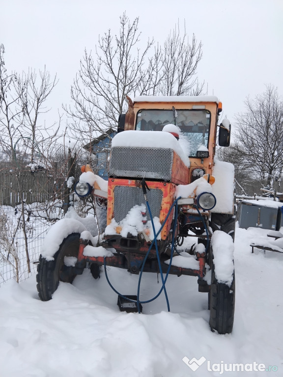 Vând tractor U650 cu toate utilajele