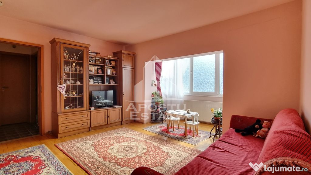 Apartament cu 3 camere, 2 bai, etaj intermediar, Calea Ar...