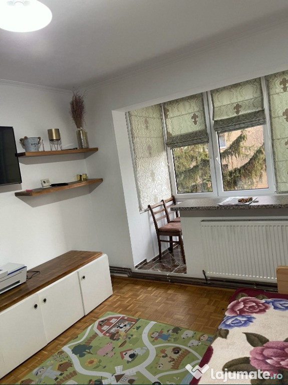 Apartament cu 2 camere, semidecomandat, etaj intermediar-Astra-Planete