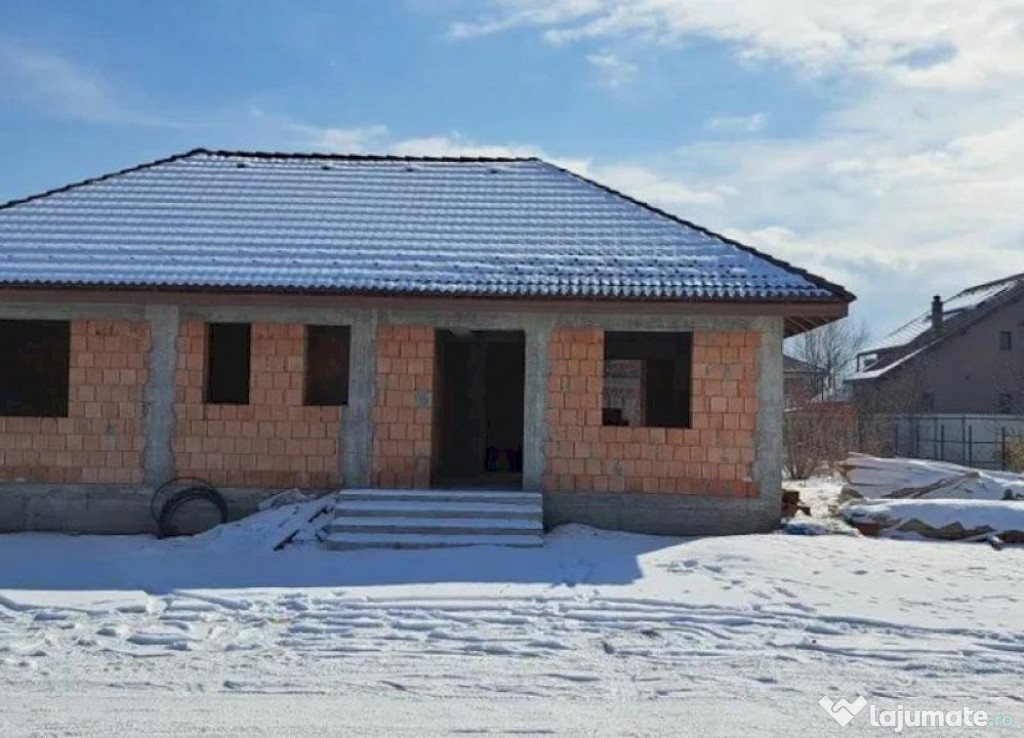 Casa singur in curte la rosu - zona Stupini