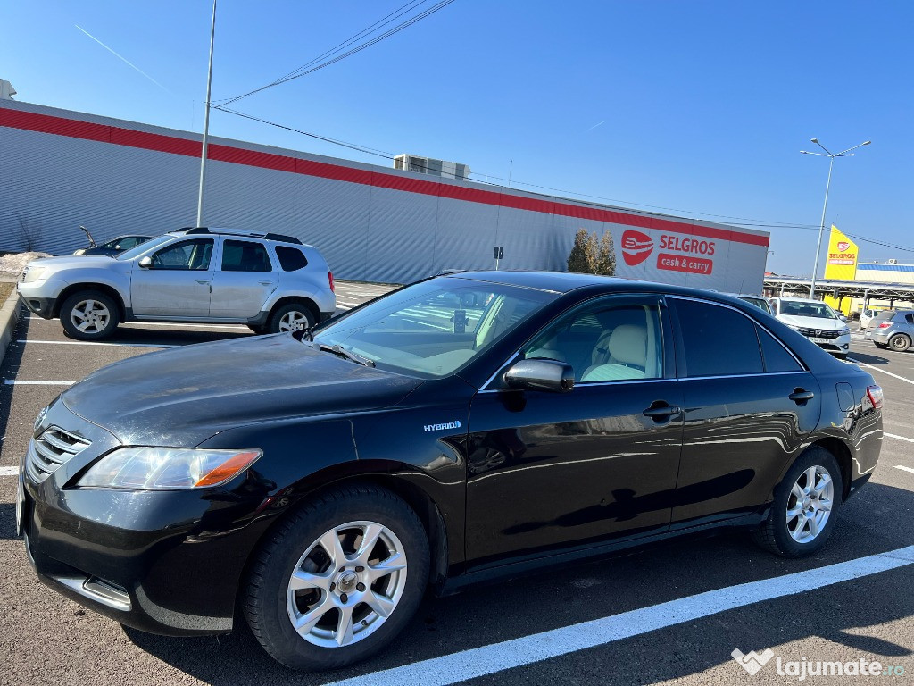 Toyota Camry HYBRID anul 2009, stare excelentă.