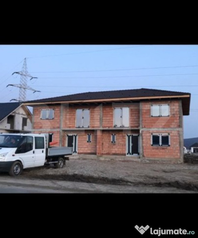 Duplex la rosu, 3 dormitoare, 135 mp, zona Leoni, Bistrita