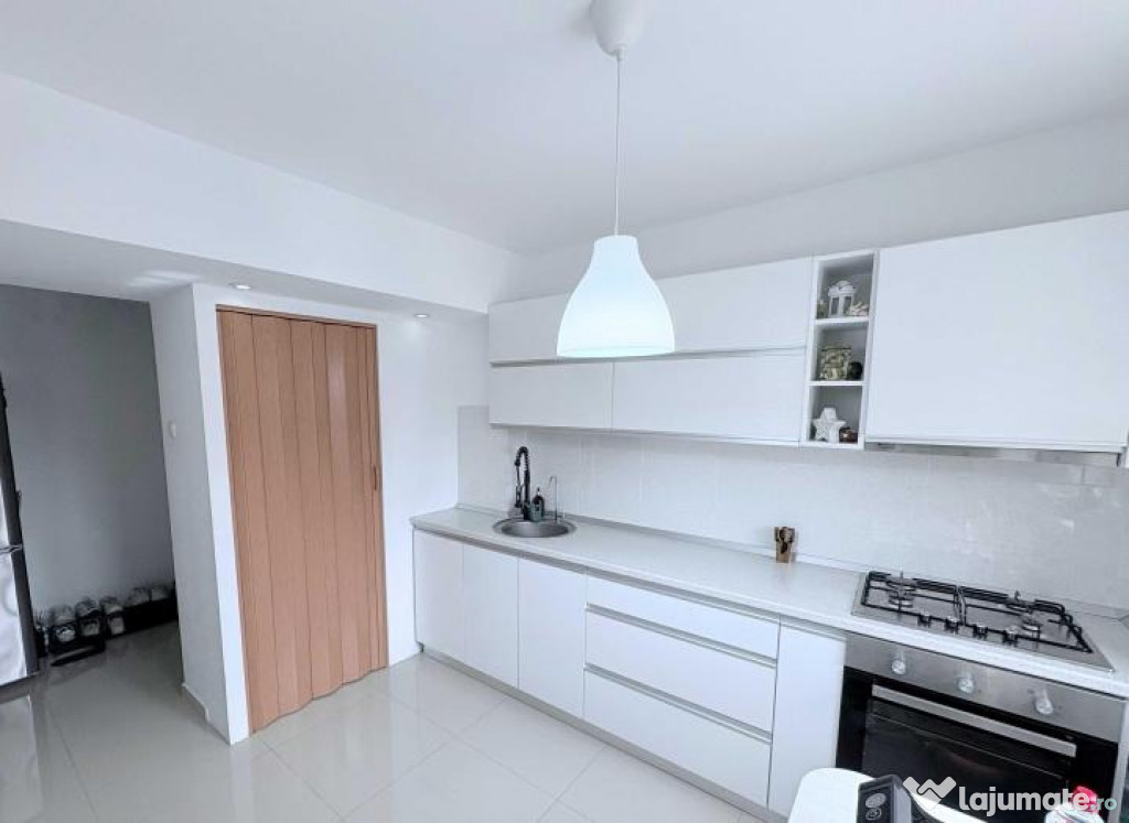 Piata Veteranilor/Lujerului,Apartament 3 camere,imobil 1981.