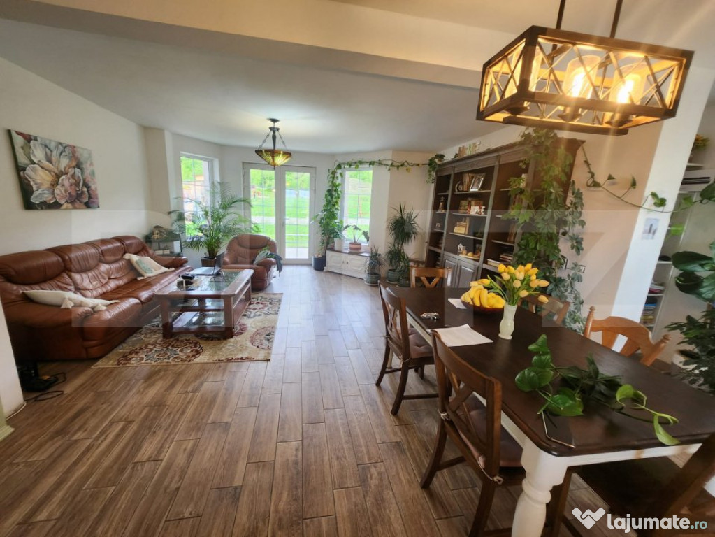Casa individuala,cu 4 camere,200 mp utili,2750 mp teren,Vint