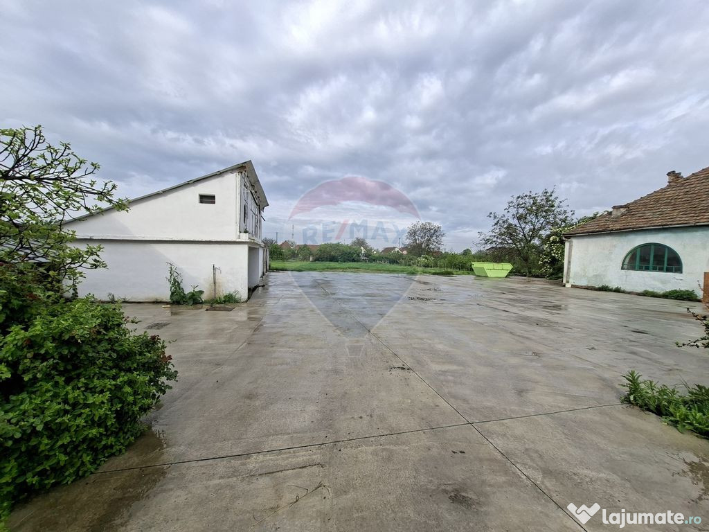 Curte 640 mp betonată în Păuliș | Acces auto + 2 spații