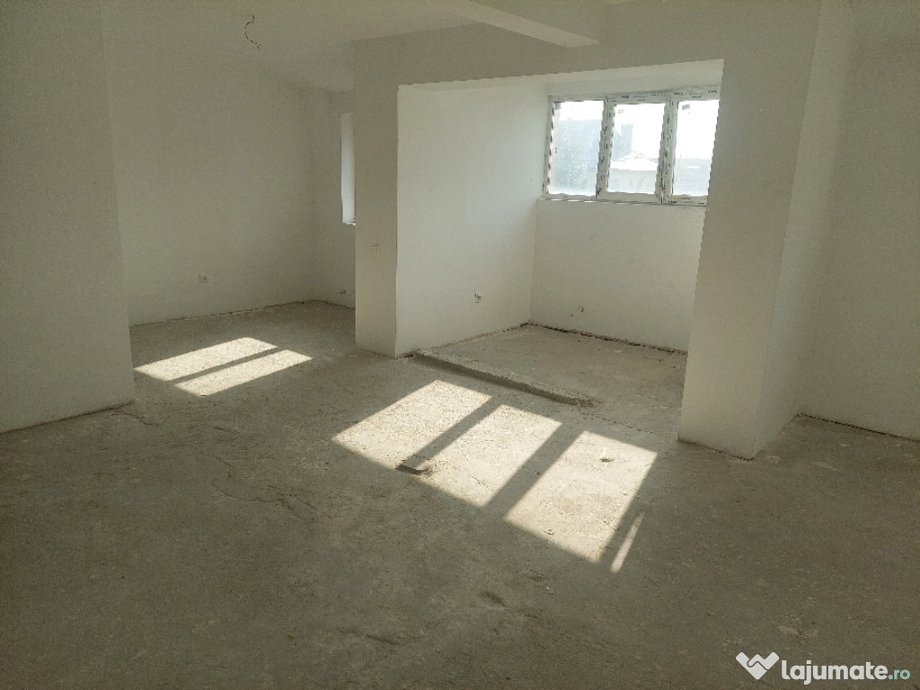 Vând Apartament 3 camere