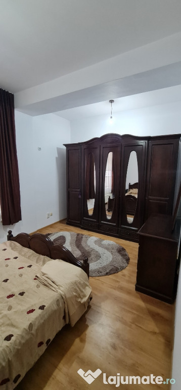 Set mobilier dormitor din lemn masiv