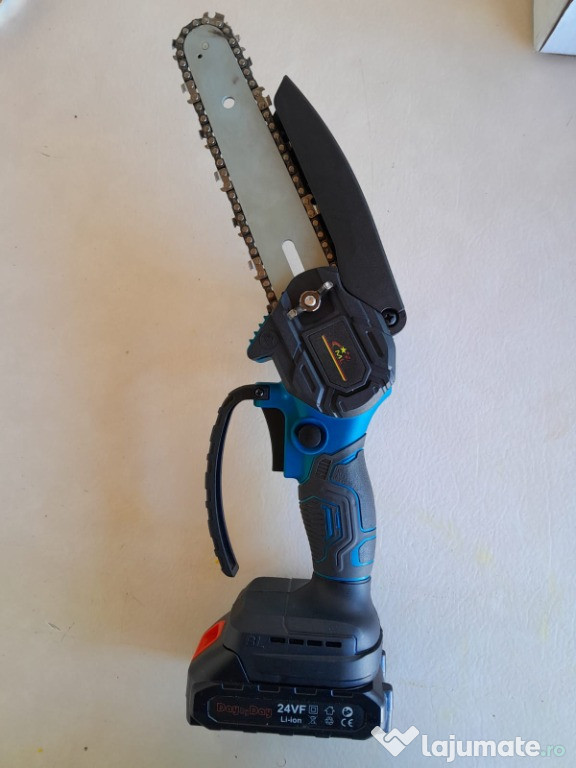 Fierastrau Electric de Mana cu Lama de 15 cm, 2 Acumulatori, si Motor