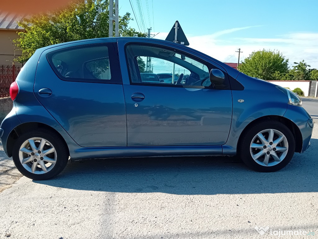 Vand autoturism Toyota Aygo 2008 pe benzina