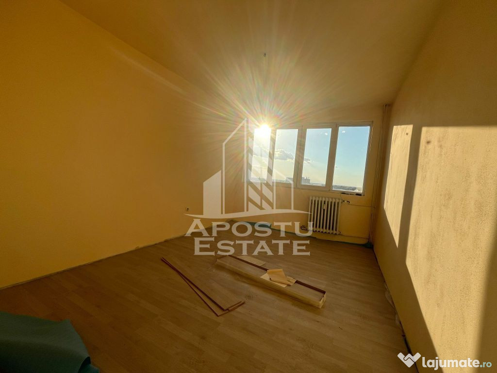 Apartament cu 2 camere, semidecomandat, conf 1, etaj inte...
