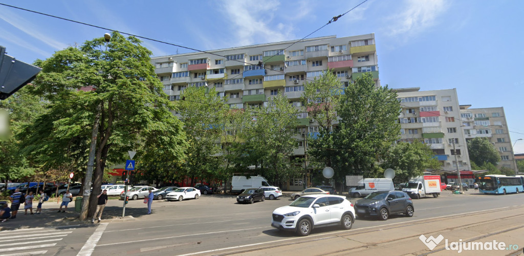 Apt. 2cam. Bd. Ion Mihalache, sect. 1, vis a vis metrou 1Mai, renovat.