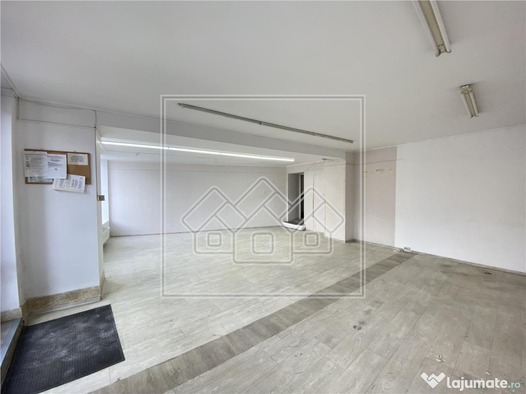 Spatiu comercial - 84 mp, vitrina, vad, 4 incaperi - zona Ce
