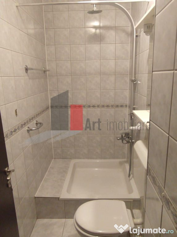 Vânzare apartament 4 camere semidecomandat Emil Racoviț...