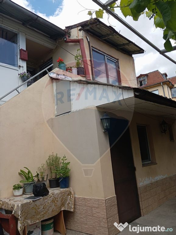 Apartament cu 3 camere de vânzare în zona Central