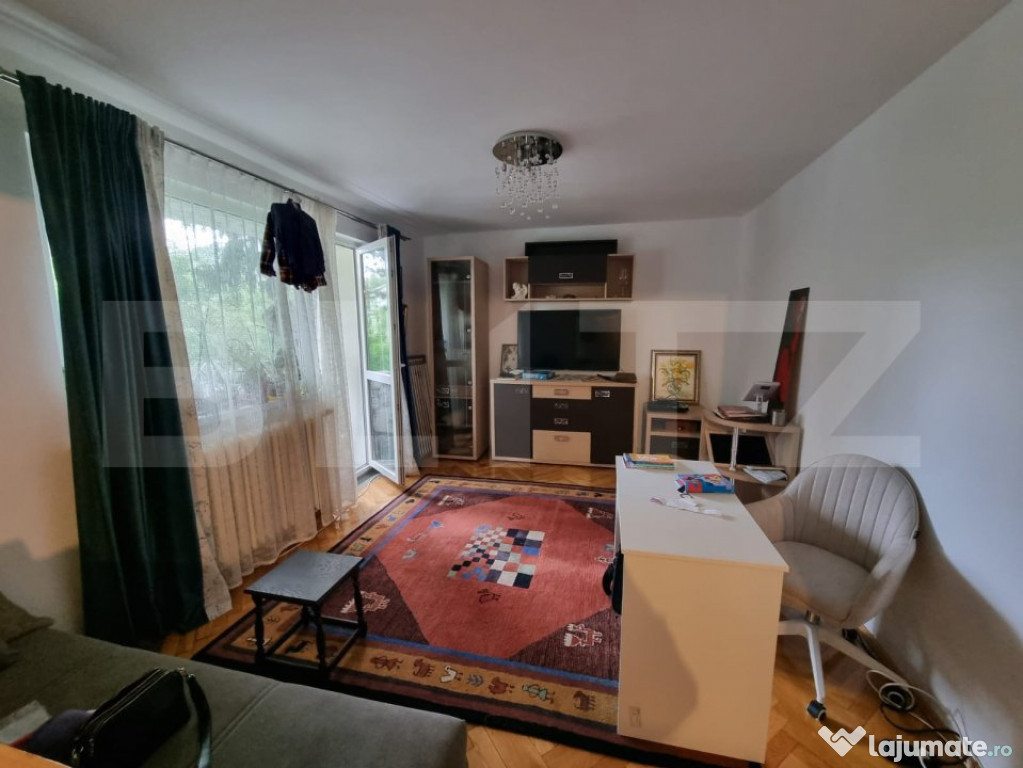 Apartament 3 camere decomandate, etaj intermediar, zona Casa