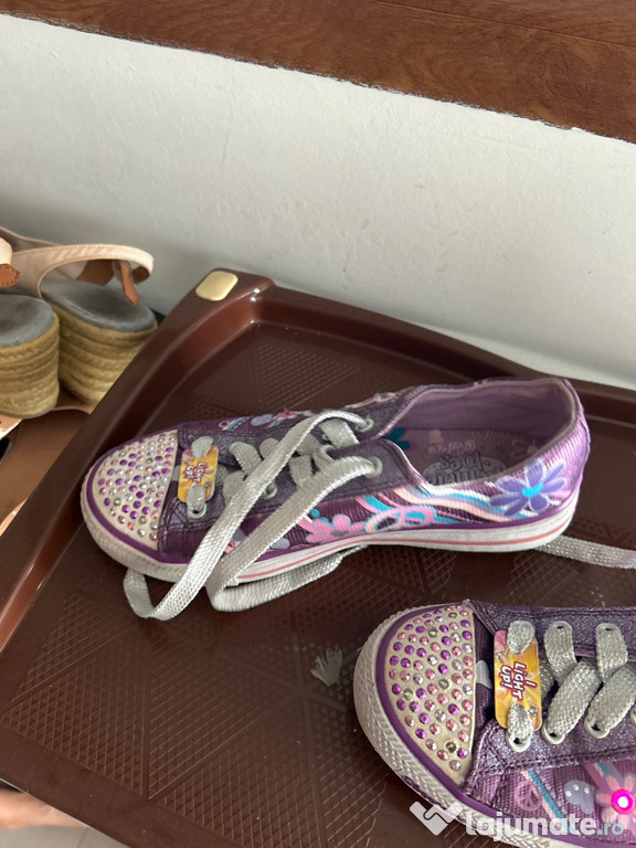 Teniși fete marca skechers