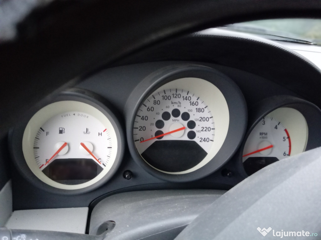 Vând Dodge Caliber gri
