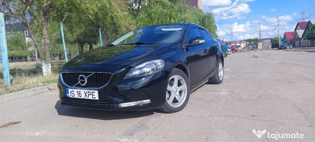 Volvo v40 99800 km