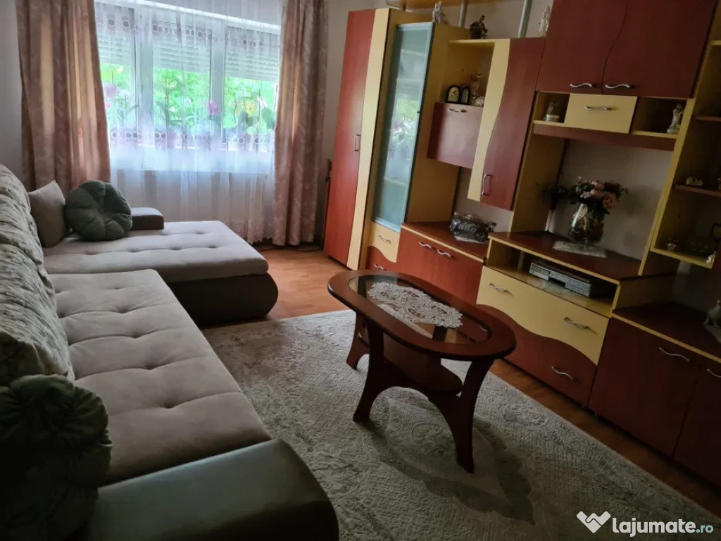 Apartament cu 3 camere decomandate Zona Burdujeni
