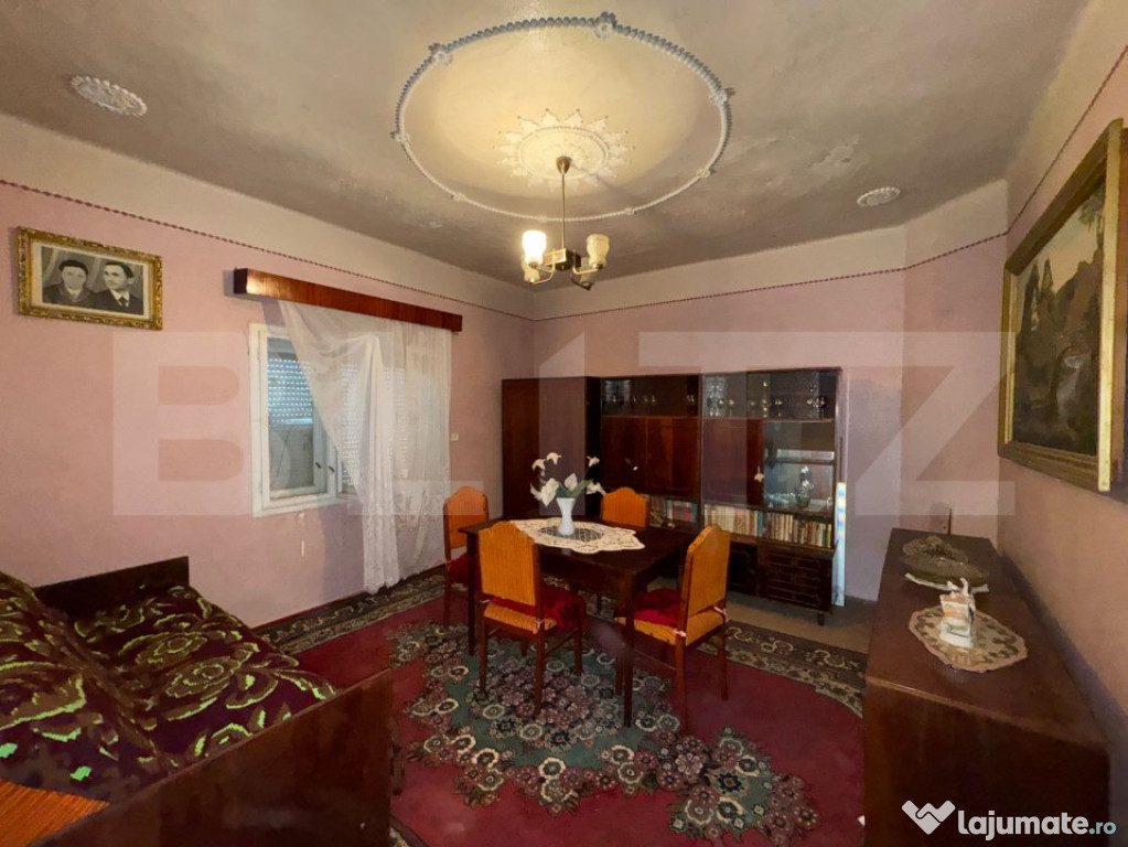 Vând casa cu 2 camere în Cărăstău