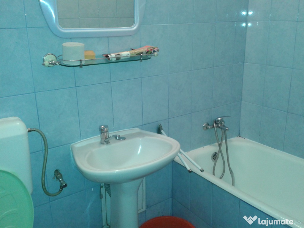 Inchiriez garsoniera comfort 1, etaj. 3, central, toate facilitatile