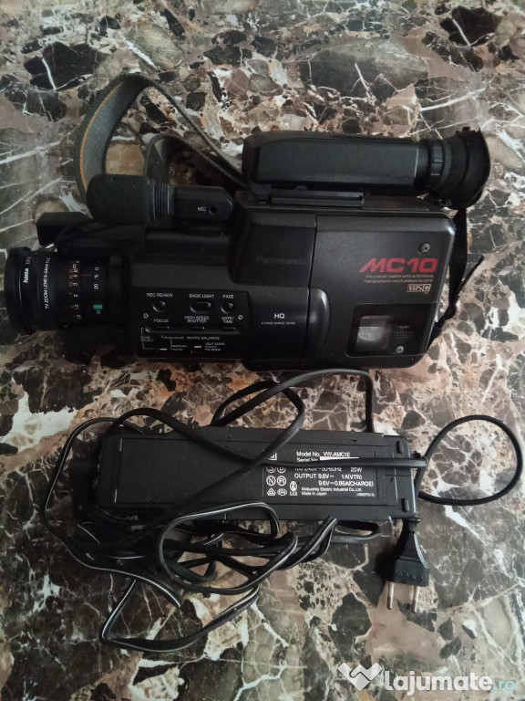 Vand Camera video profesionala Panasonic MC10 cu caseta mica VHS-C