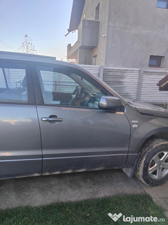 Vând dezmembrez Suzuki Grand Vitara