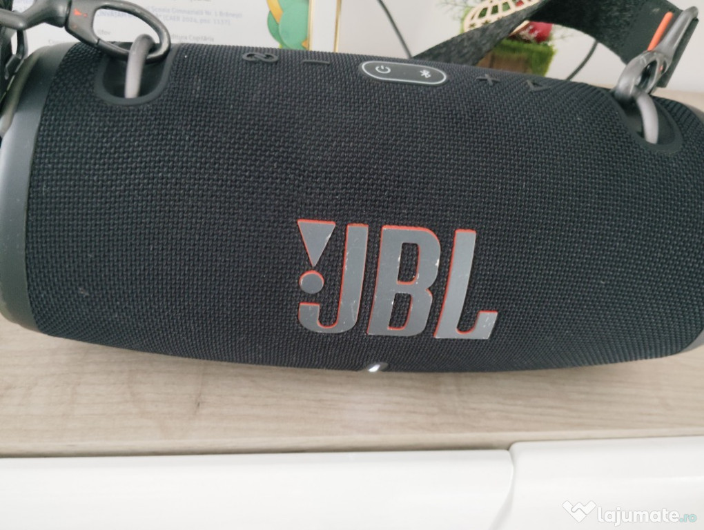Vând boxă portabilă Jbl Xtreme 3