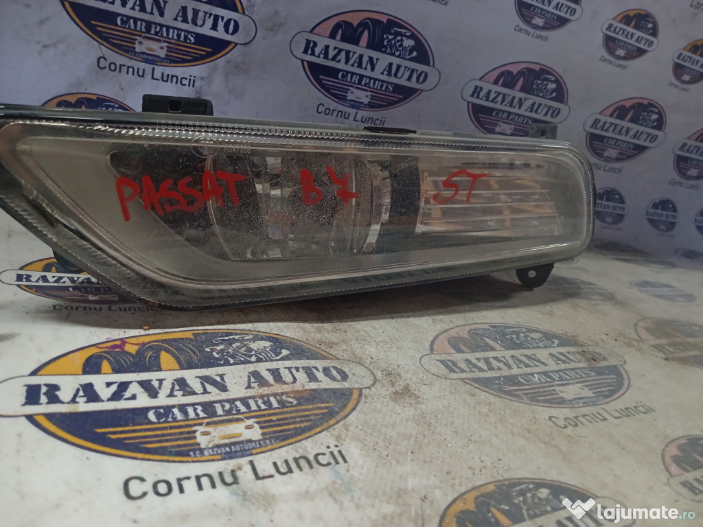 Proiector stanga Volkswagen Passat B7 2011