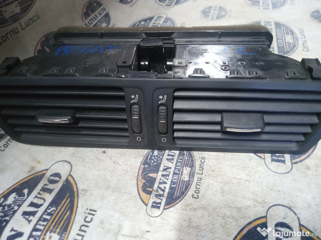 Grila ventilatie centrala Volkswagen Passat CC 2010