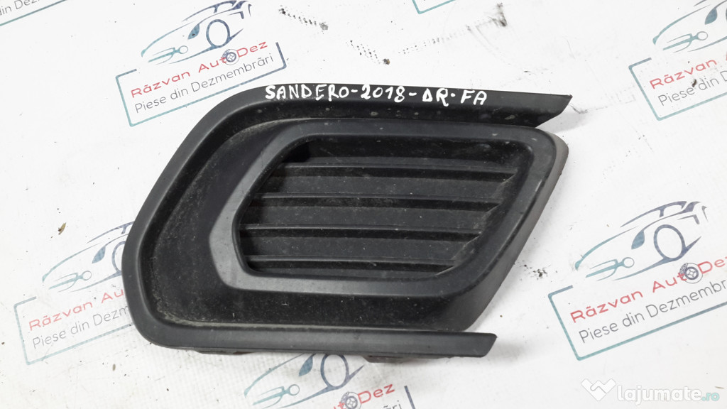 Grila proiector dreapta Dacia Sandero 2018