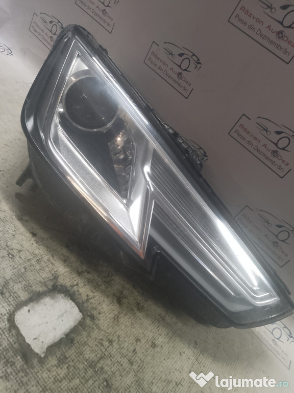 Far dreapta cu xenon Audi A4 B9 2016