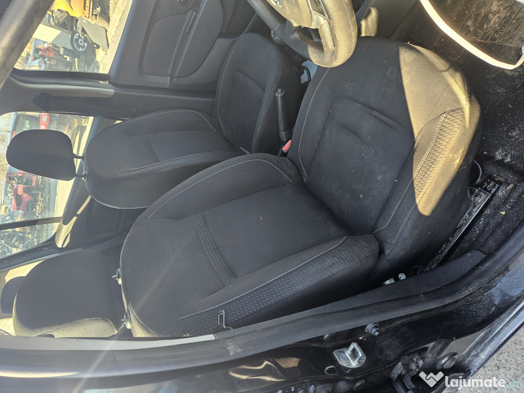 Scaun fata dreapta Dacia Sandero 2 1.0 Benzina 2018