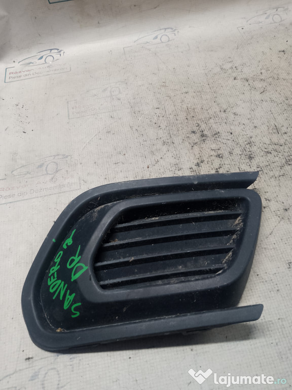 Grila proiector dreapta Dacia Sandero 2 2017