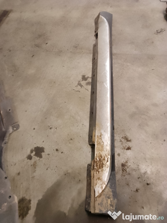 Prag dreapta plastic BMW X1 2.0 Motorina 2010