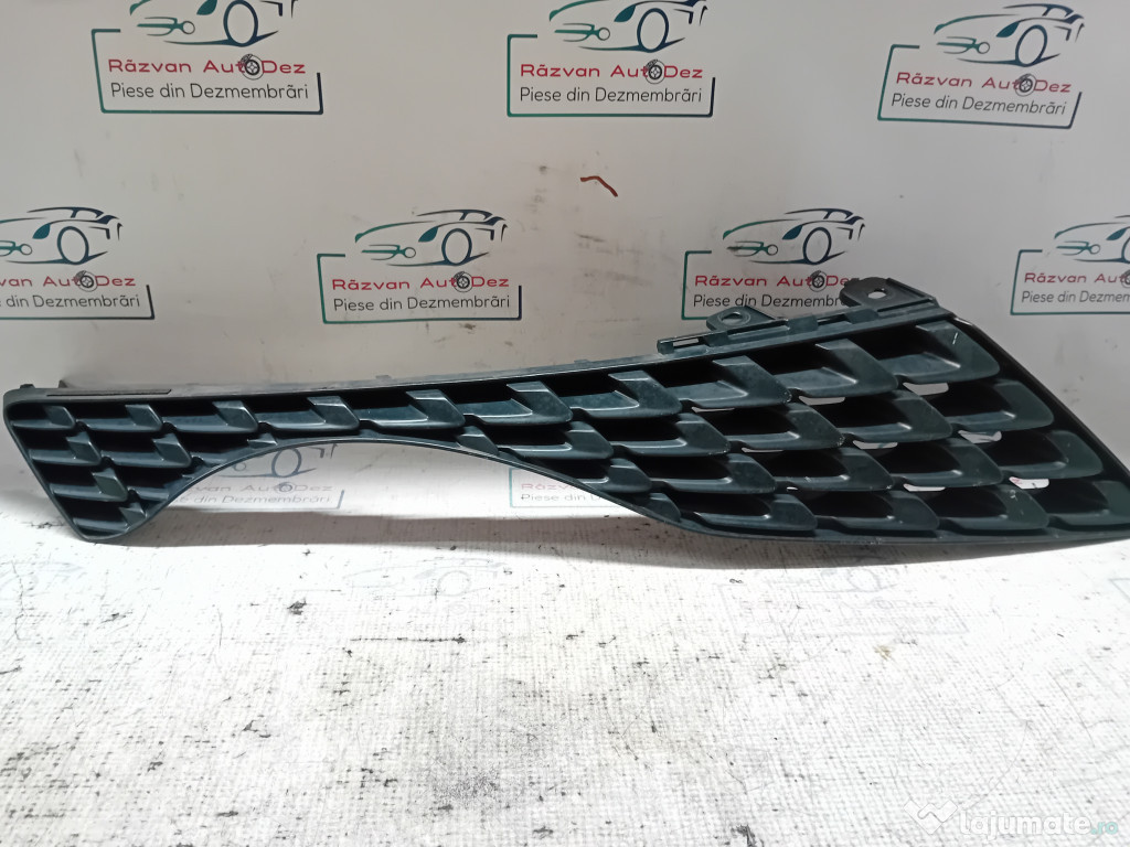 Grila proiector dreapta Nissan Juke 1.2 Benzina 2014