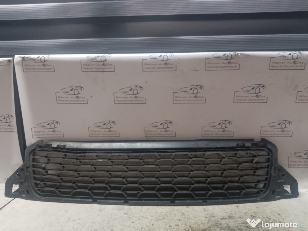 Grila bara fata Dacia Duster 2014